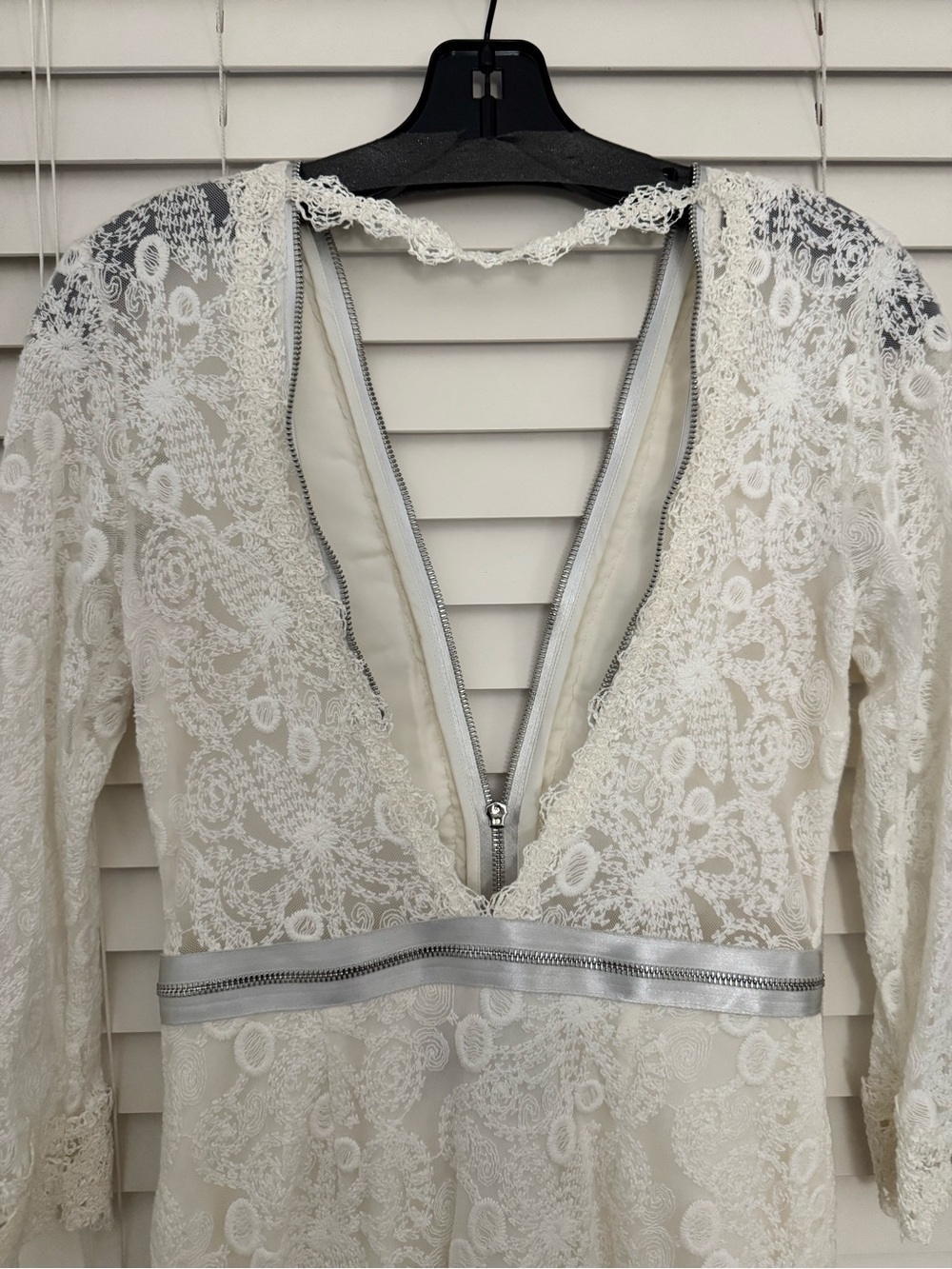 Alexis Parisa Dress White Eden Lace - Picture 10 of 16